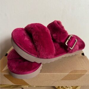 Koolaburra Fuzzy Burgundy Slippers